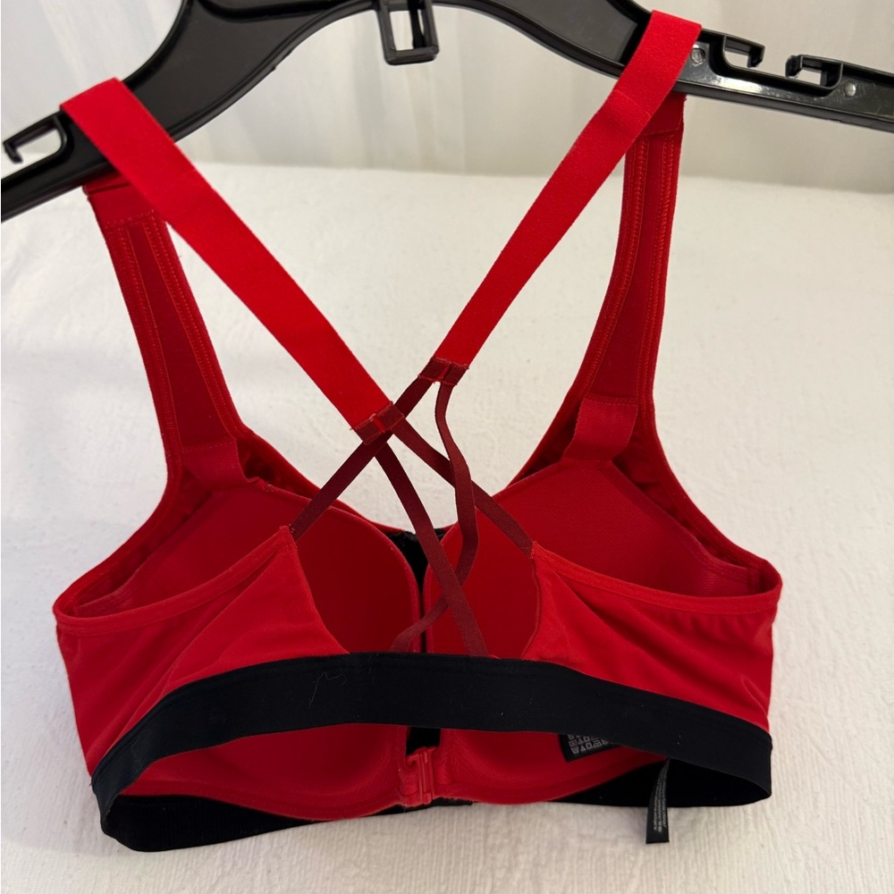 Victoria's Secret Bold Red Sports Bra front close 36 C - Picture 3 of 9